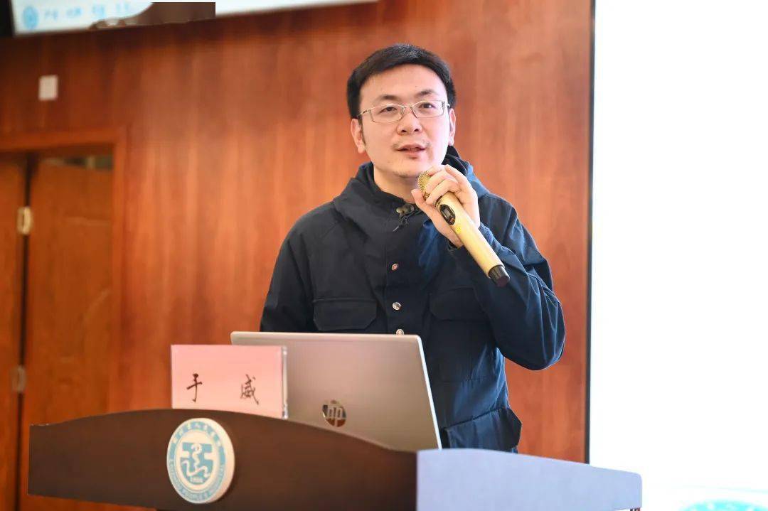 市人民医院宣传摄影能手于威授 课