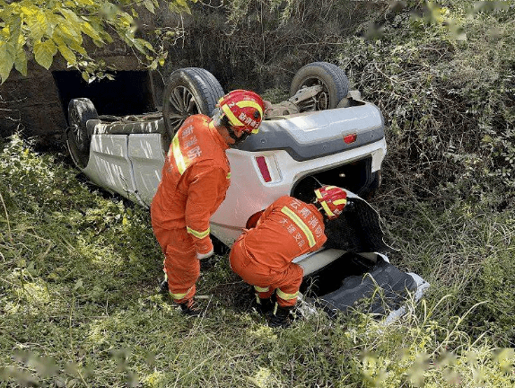 一天内,鹤庆县发生两起车祸!