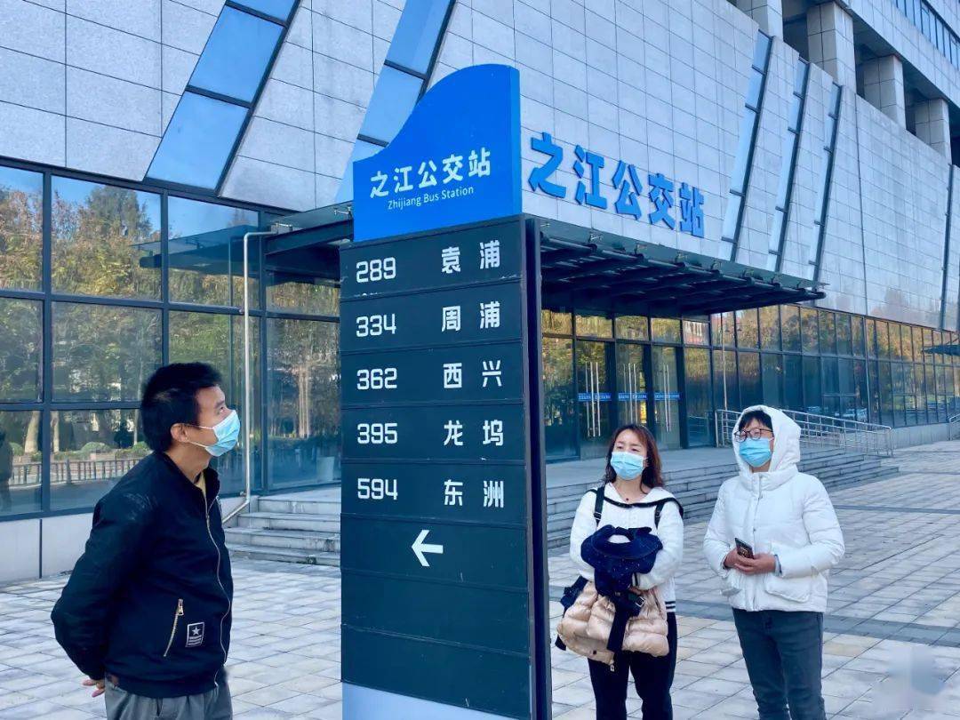 全新模式杭州设在二层的公交站周五正式启用让乘客旅游换乘更方便