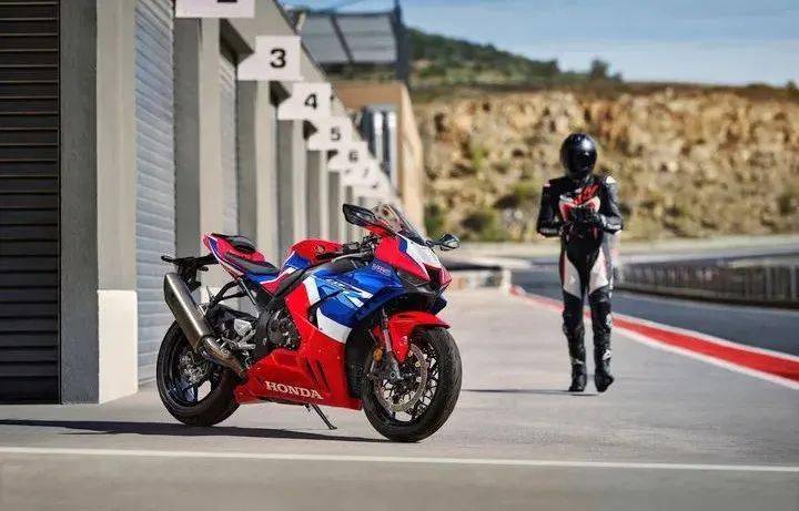 火刃!YYDS!本田发布CBR1000RR-R 火刃SP 30 周年纪念版!_搜狐汽车_搜狐网