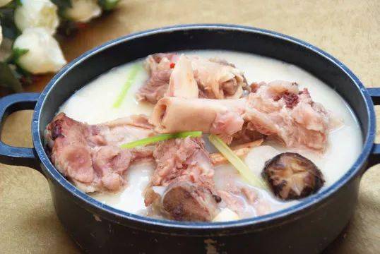 如何炖牛骨头汤味道好窍门 dd96d483e5864c9db7023da12eff2a06.jpeg
