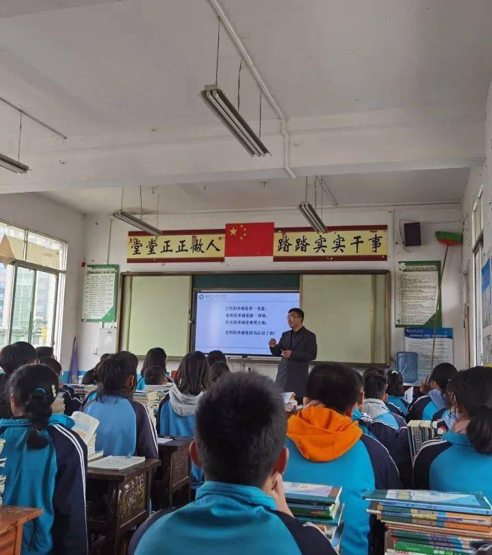 贵州省初中黎治伦名校长工作室和初中数学蒋劲松名师工作室赴正安县第