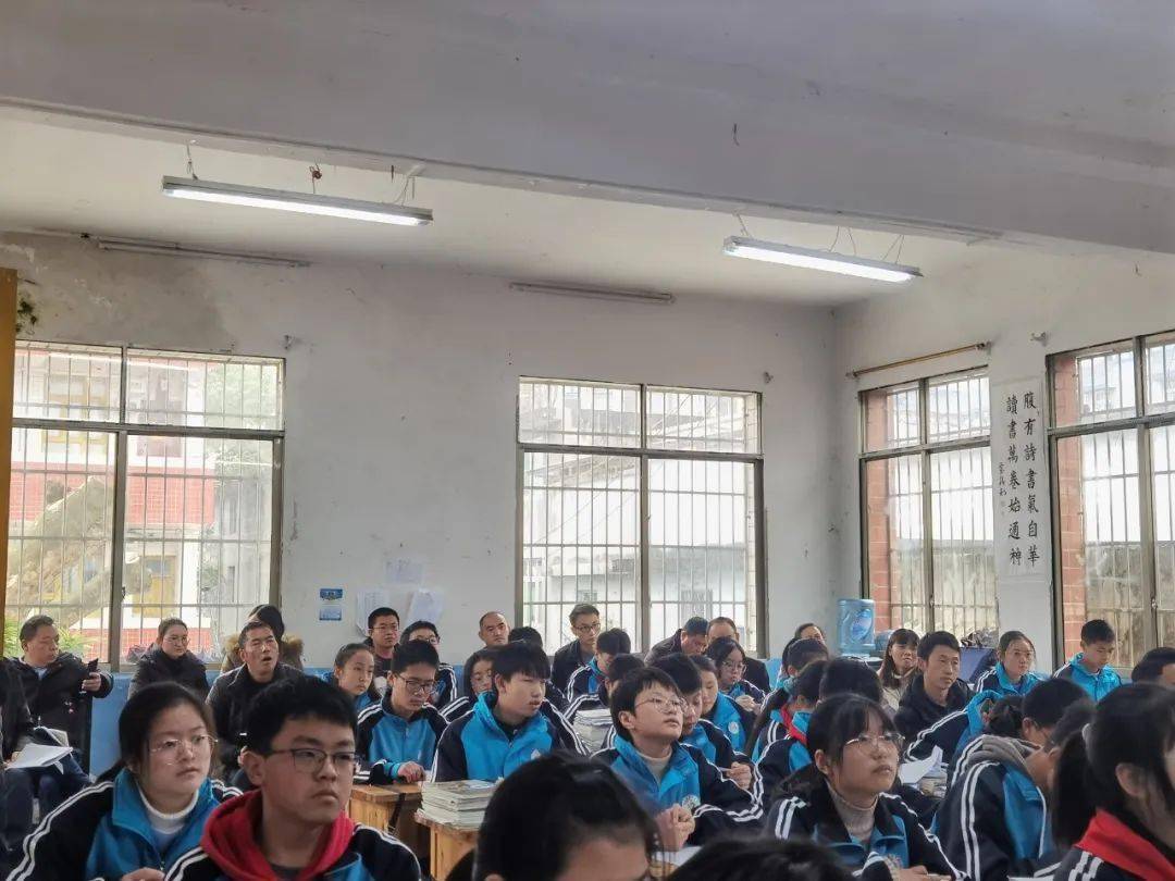 贵州省初中黎治伦名校长工作室和初中数学蒋劲松名师工作室赴正安县第