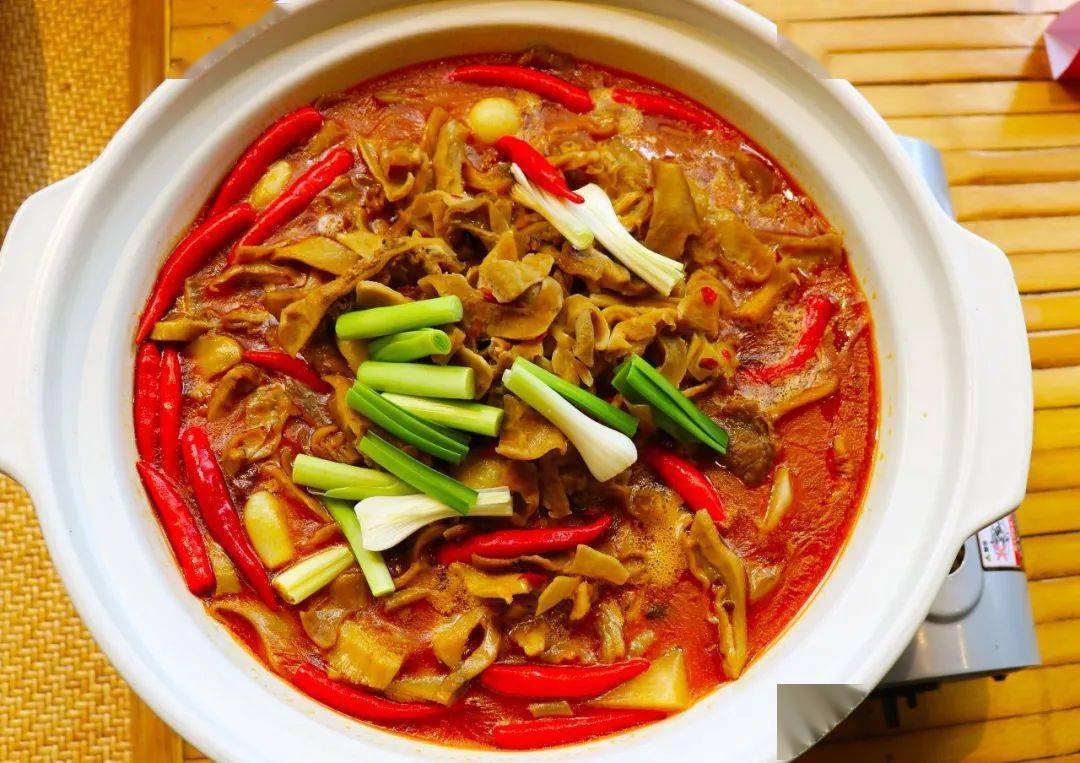 1,扫描二维码或点击右侧2,选择益阳地区3,选择喜欢菜品进行投票点击