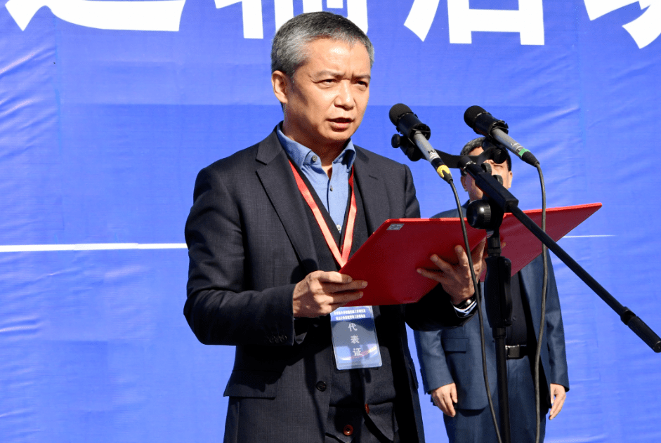 启动仪式上,陕煤集团副总经理袁广金做了低碳环保 绿色运输的倡议