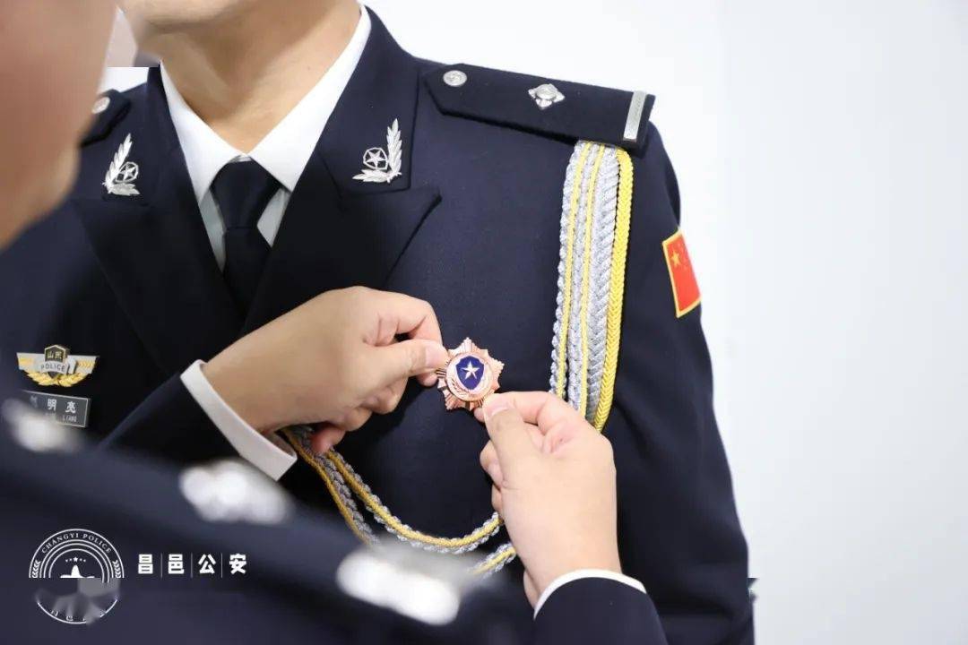 保安服绶带的佩戴方法图片