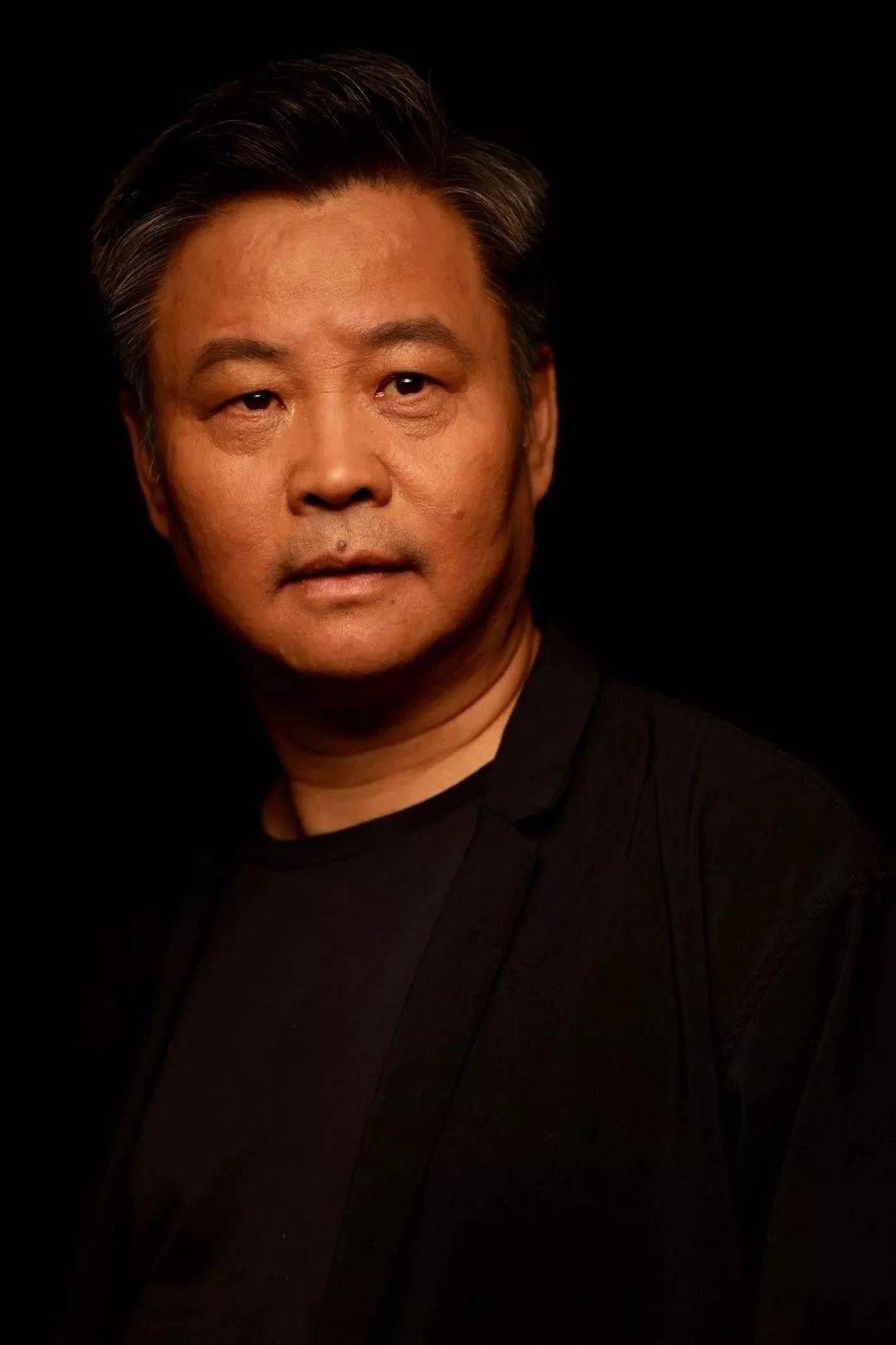 在细雨中呼喊余华成年人的细雨也能感受到电闪雷鸣