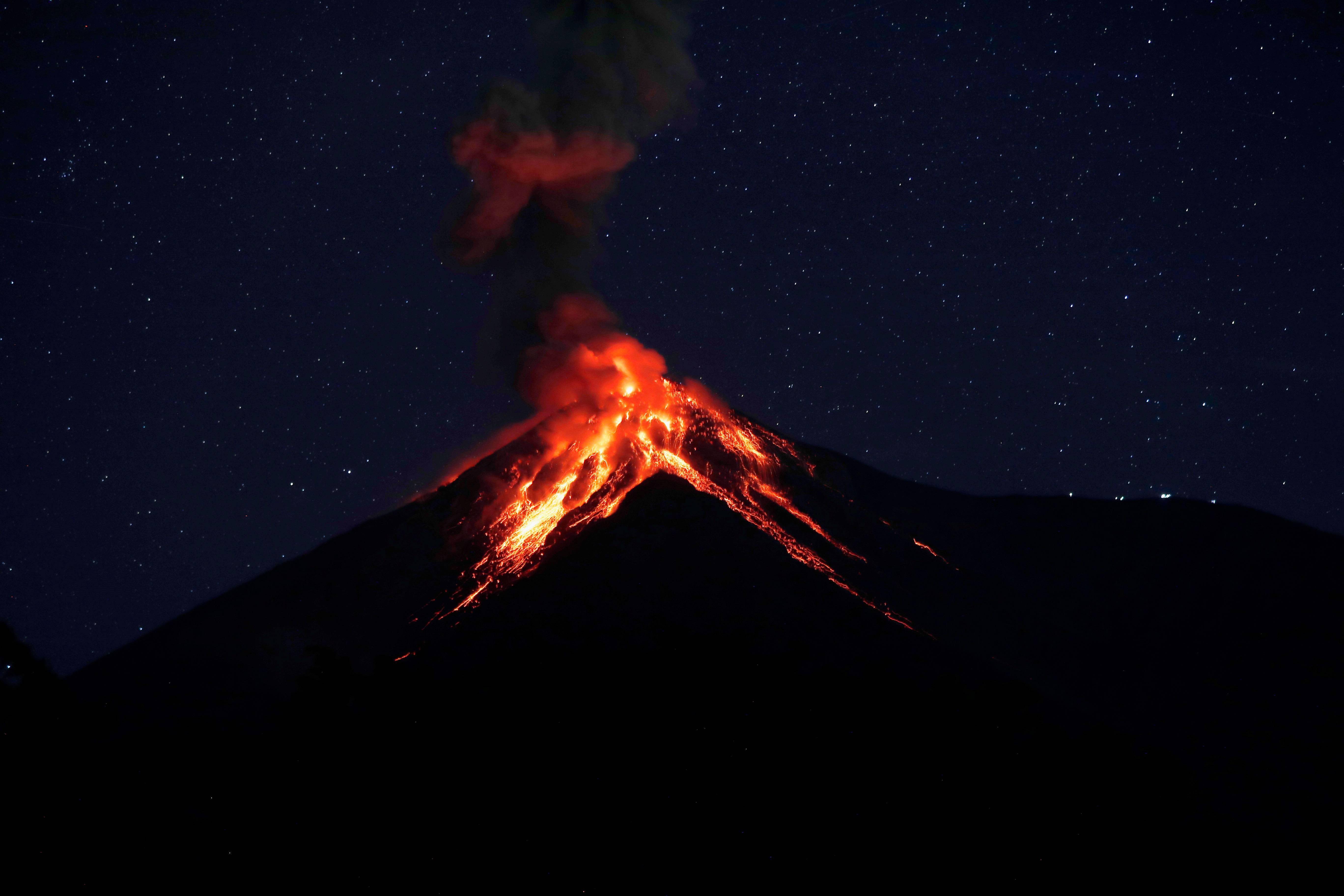 富埃戈火山喷发