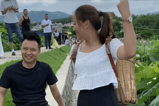 阿波通过分享两人的日常,收获了无数粉丝.