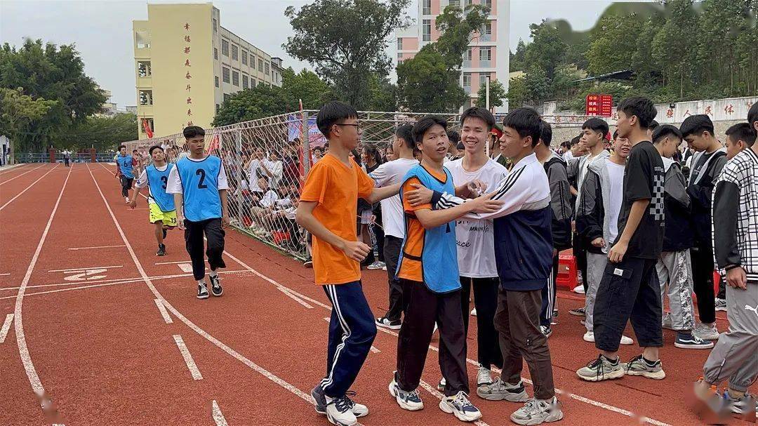 7条信息:近日,横州市多个学校召开家长会,校运会,体育节·_艺术节