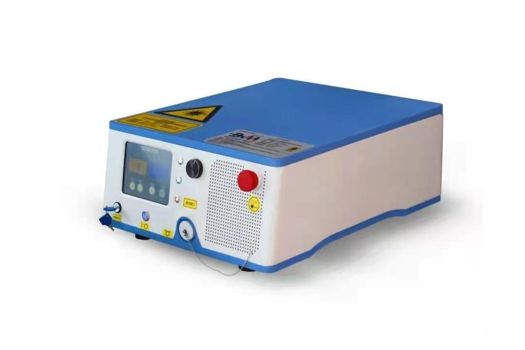 世界首台30W蓝激光手术设备研制成功并投入临床使用