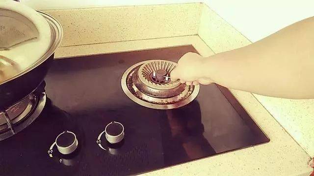 燃气灶打火后正确方法