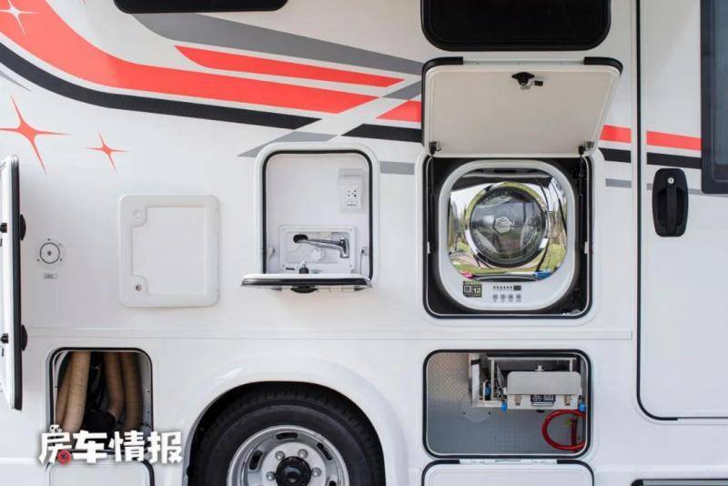 国产房车上的独有设计电动伸缩马桶专利大床最后一个真霸气