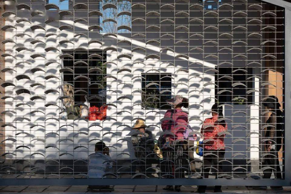 《知美术馆 / 隈研吾》▽瓦片之美美在古朴随着艺术审美性的附加设计