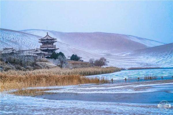 景区|雪落大漠，沙雪交融！敦煌又迎浪漫飞雪