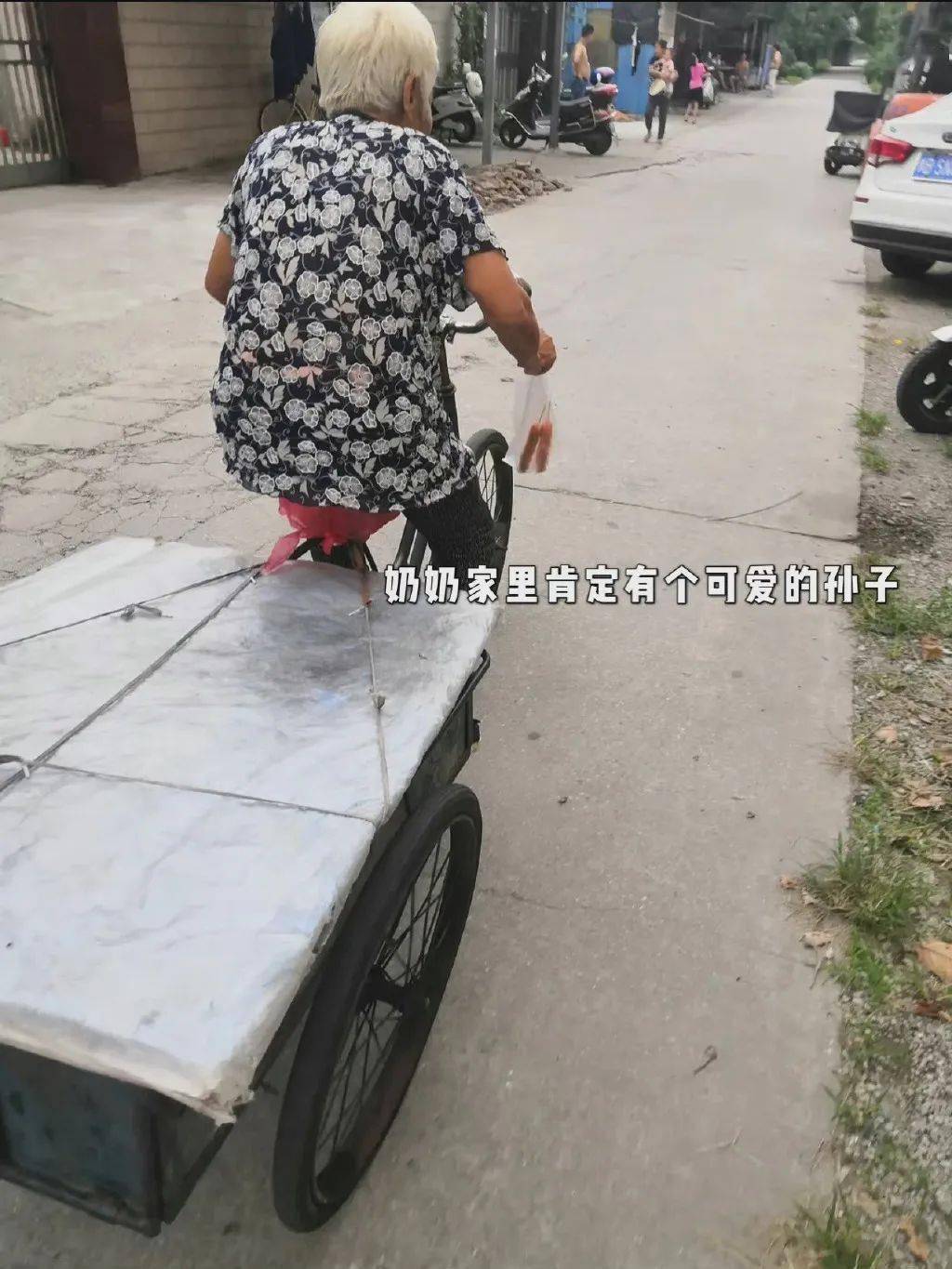 投影仪即使生活再难，也总有一些小小的温暖瞬间