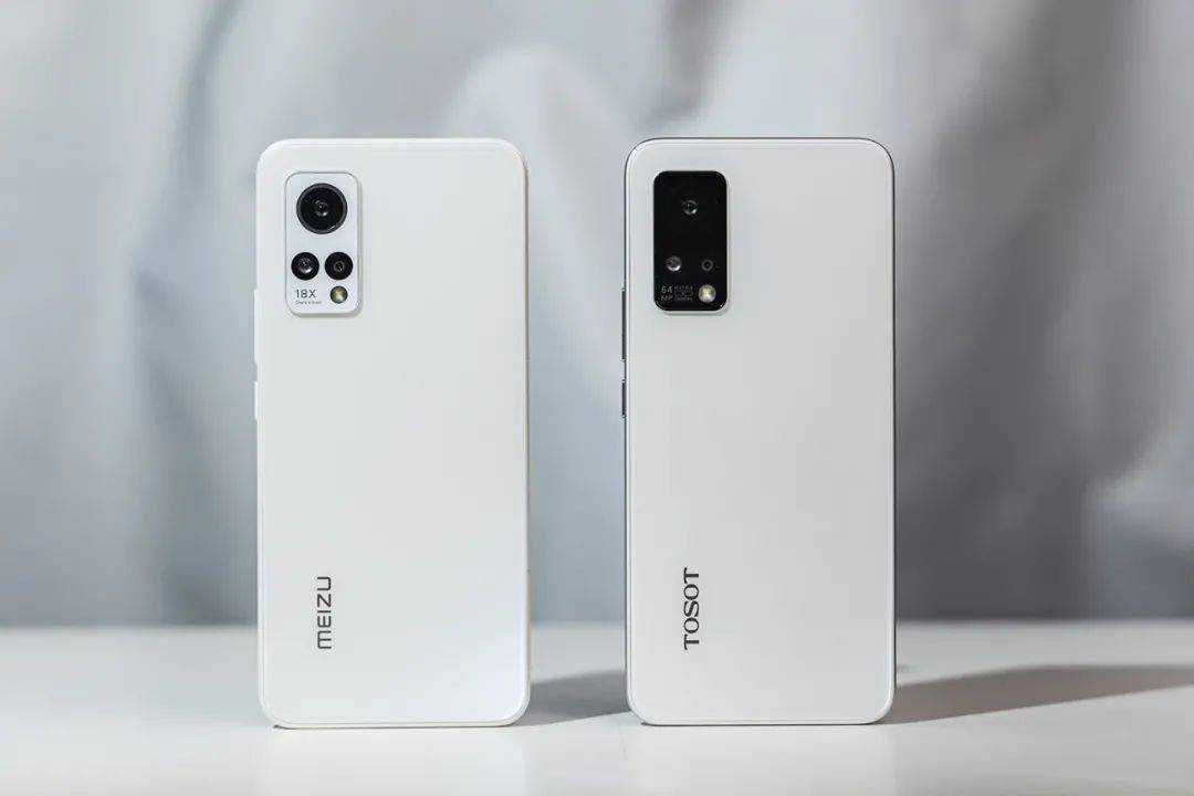 格力的新手机开机不仅没有董小姐，还和魅族18X长得一模一样。