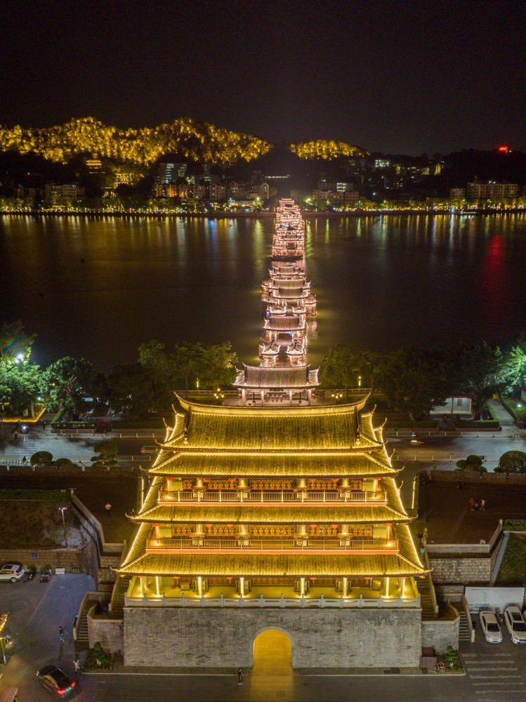 广济桥这是一座一到了晚上就会断开的桥夜色迷人惹人醉