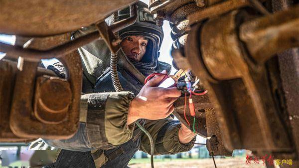 千钧一发！直击“刀尖舞者”排爆瞬间