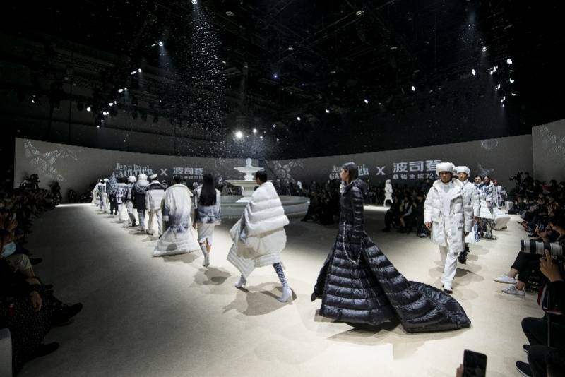 波司登推出了100%中国顶配羽绒服