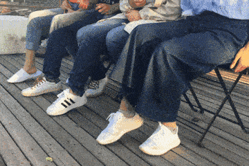 脚背 连续霸榜几年的马丁靴也该退位了吧！？这双保暖又软萌的乐福毛毛鞋才是今冬新秀！