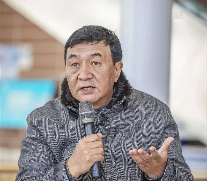 次旺扎西在研讨会上发言格桑次仁在研讨会上发言西热坚参在研讨会上