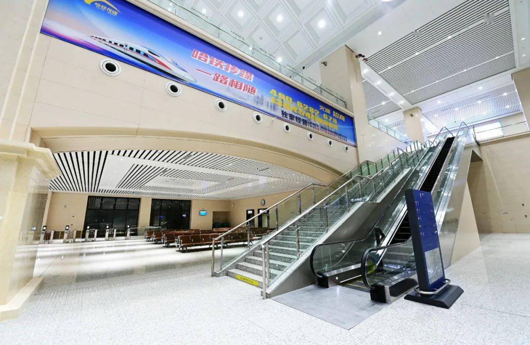 佳鹤铁路鹤岗站正式投入运营