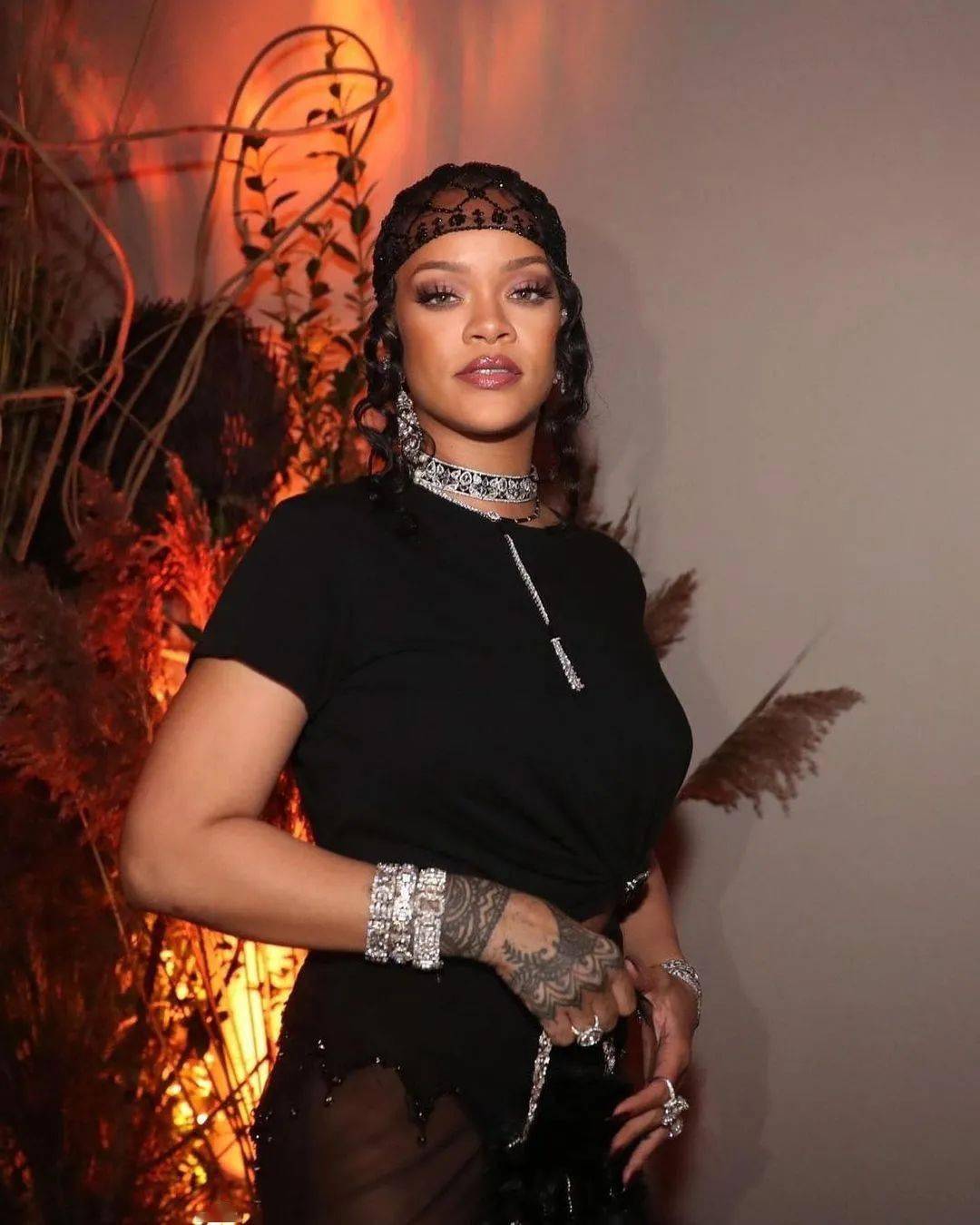 蕾哈娜获封巴巴多斯"国家英雄"_hero_世界