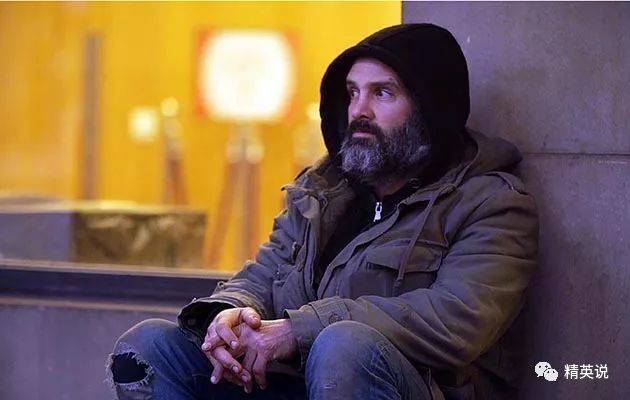 图片来源自 channel   告别妻子,斯塔福德独自踏上旅程,来到了英国第