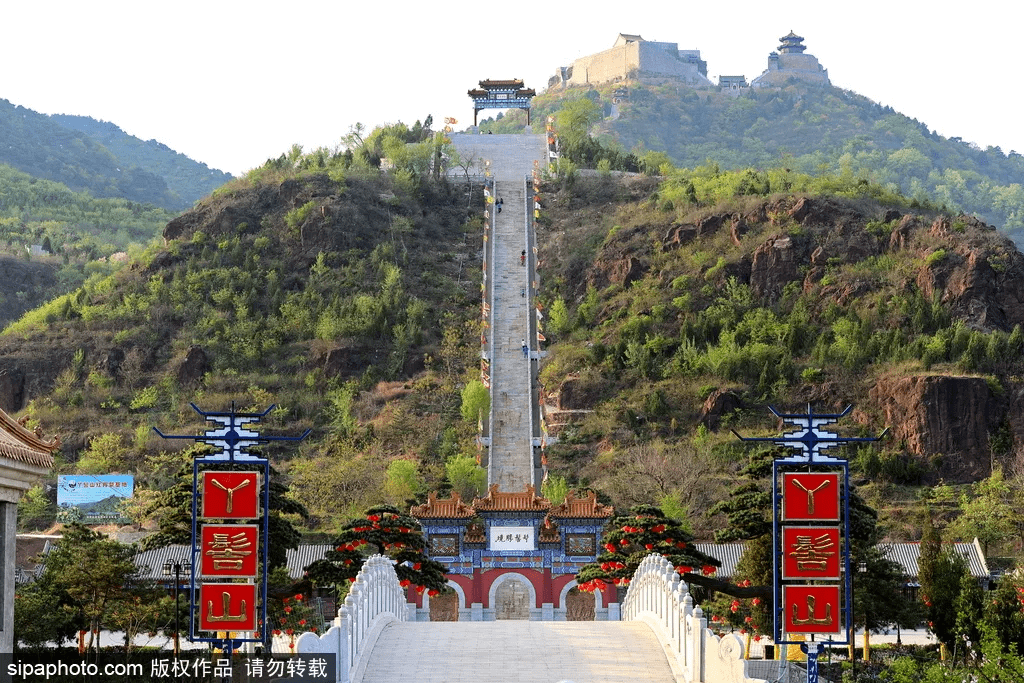 丫髻山廟會隨著丫髻山主要廟宇的復建,神像的再塑,已然愈來愈紅火