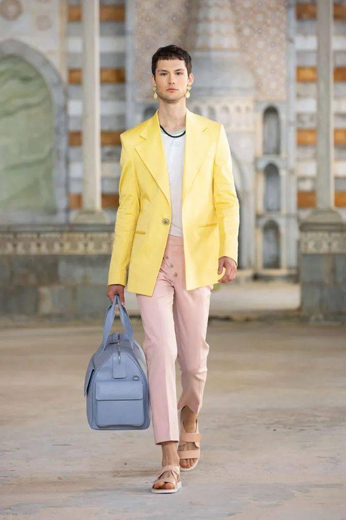 秀场【秀场】2022 春夏成衣系列 – GEORGES HOBEIKA