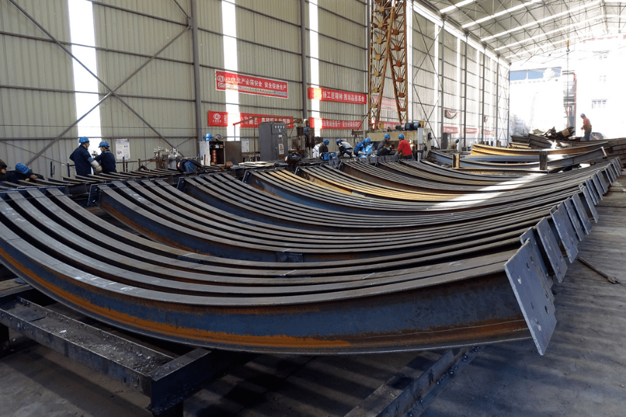 钢拱架集中加工其金沙江特殊地质条件下独塔单跨钢桁地锚悬索桥建设