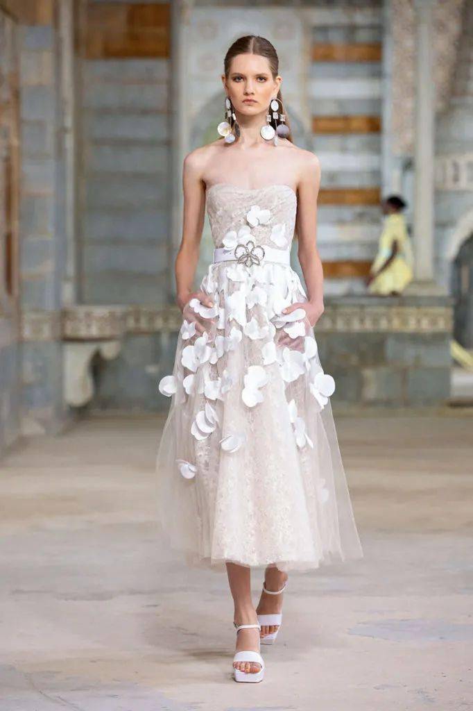 秀场【秀场】2022 春夏成衣系列 – GEORGES HOBEIKA
