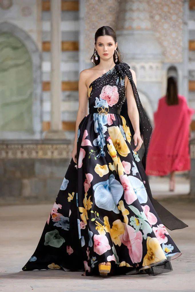 秀场【秀场】2022 春夏成衣系列 – GEORGES HOBEIKA