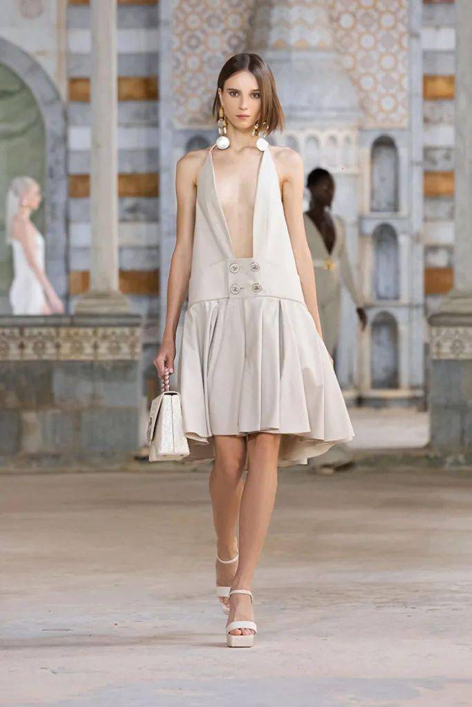 秀场【秀场】2022 春夏成衣系列 – GEORGES HOBEIKA