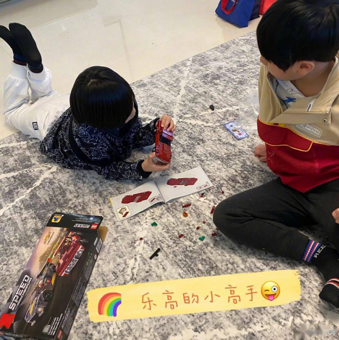 陈小春|吴尊晒《爸哪》三家重聚照!4年后萌娃长相变化大,杜江一家缺席...