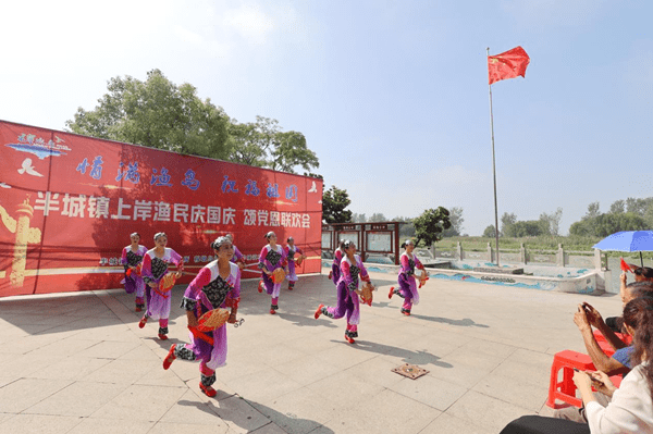 刻纸门花传承基地以及渔鼓剧场等非遗保护场地,全面展示半城历史文化