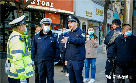 新密市副市长公安局长姬勇斌率队上岗督促指导校园周边交通秩序整治