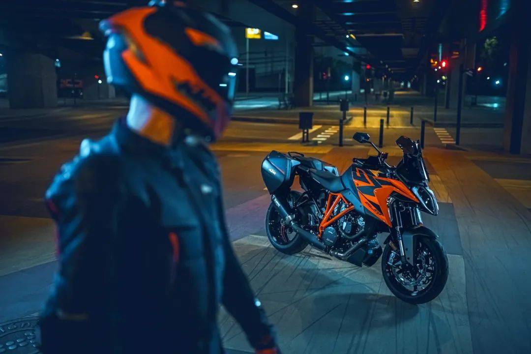 ktm 2022 運動旅行車 1290 super duke gt 戶外特寫_動力_車輪_kw