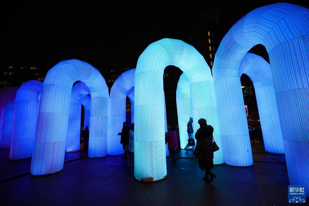 市在欧盟总部所在地舒曼广场设立大型互动灯光装置艺术作品"天空城堡"