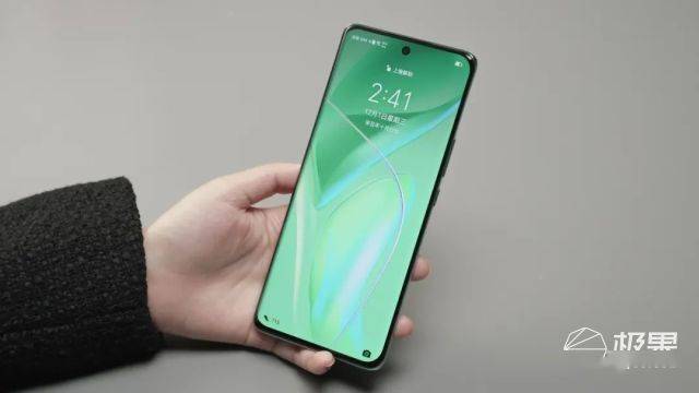 荣耀60 Pro上手体验：又帅又能打！支持AI手势隔空换镜，新一代Vlog神器售价2699起