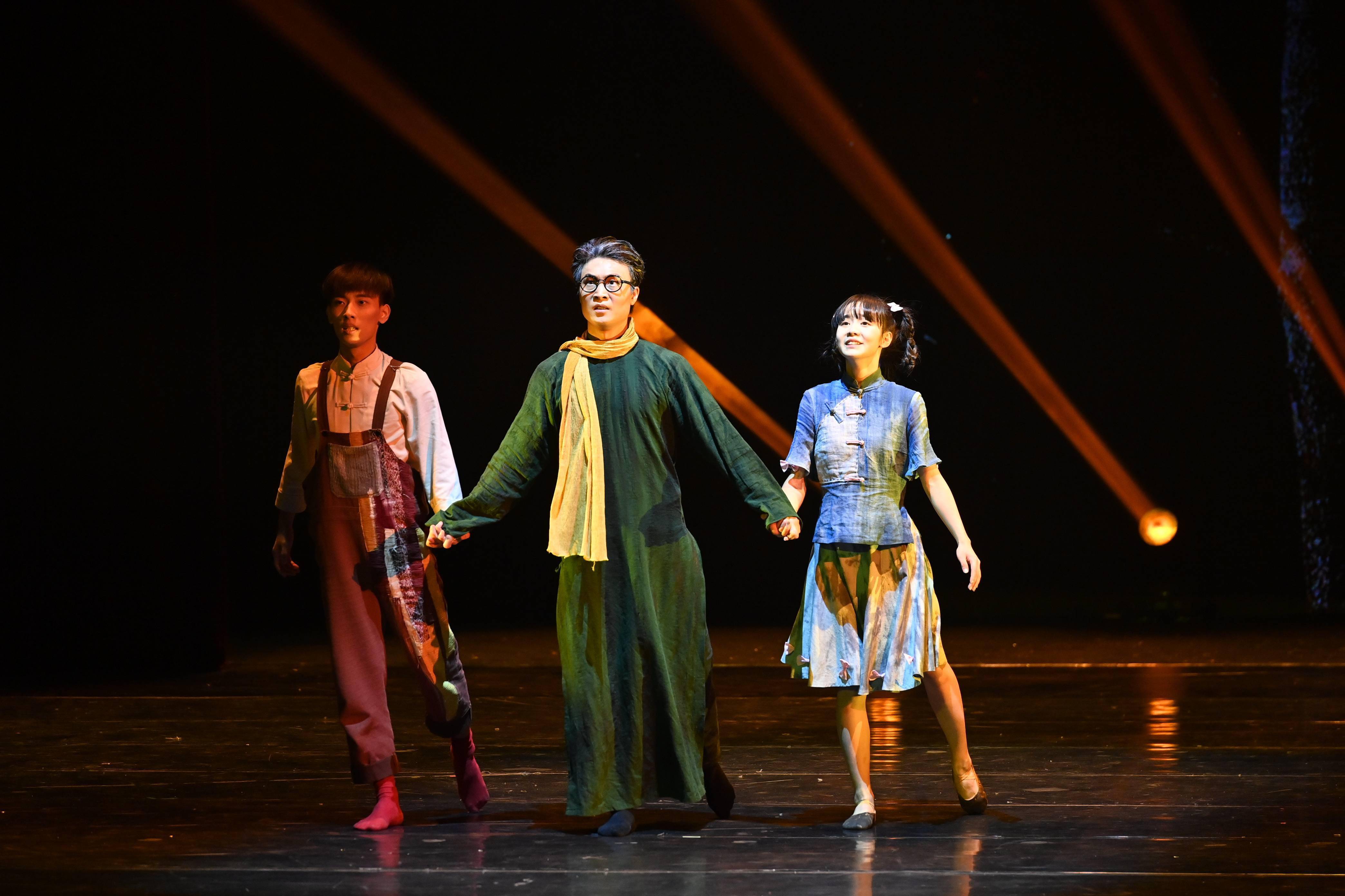 国内首部大型红色舞蹈诗《红岩红》进行试演