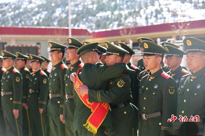 (石开群 贡嘎来松)11月30日,驻守在西藏的武警第二机动总队某支队退伍