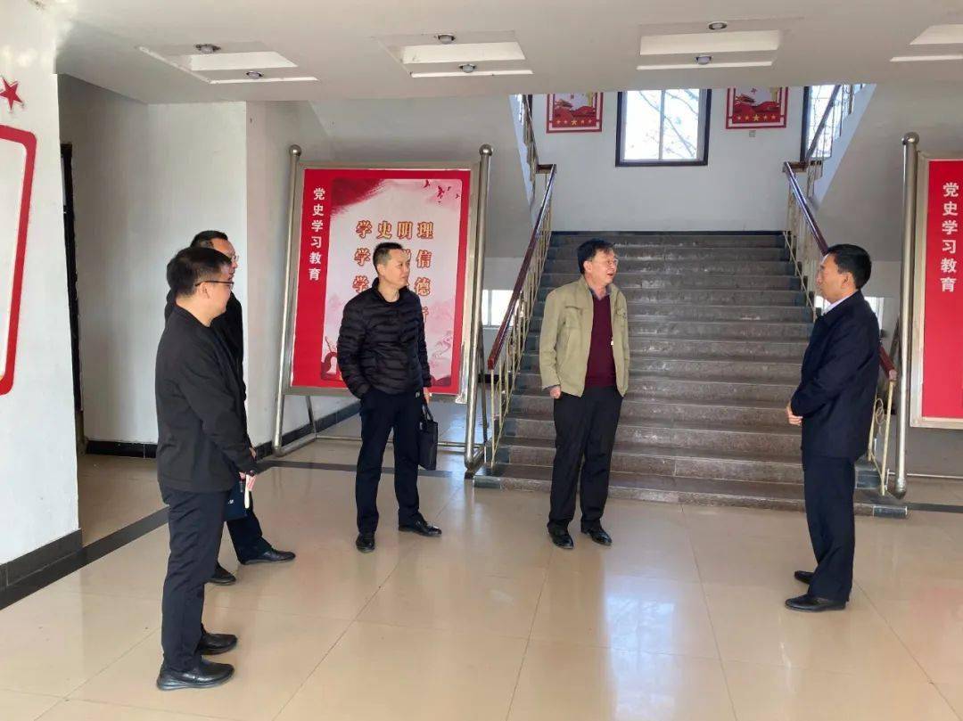 徐兰记到乡镇督导县乡人大换届选举工作