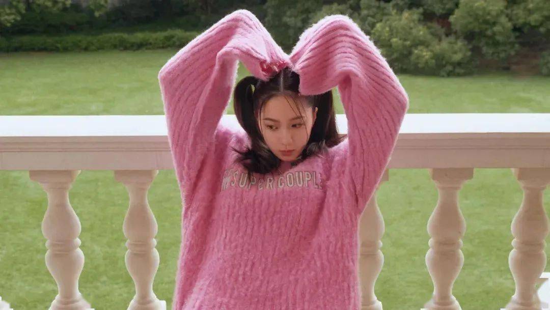 性感大长腿欧阳娣娣竟被讥笑像大户人家丫鬟撞脸范迪塞尔网友爱住