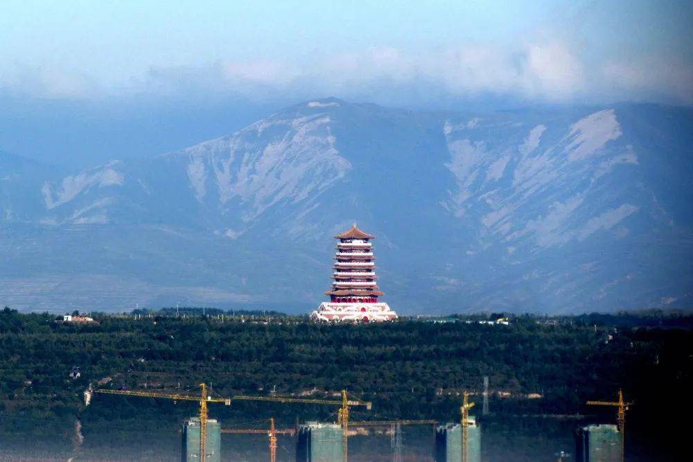 也有很多建筑作为历史文化古城的固原北京故宫,福建土楼,山西乔家大院