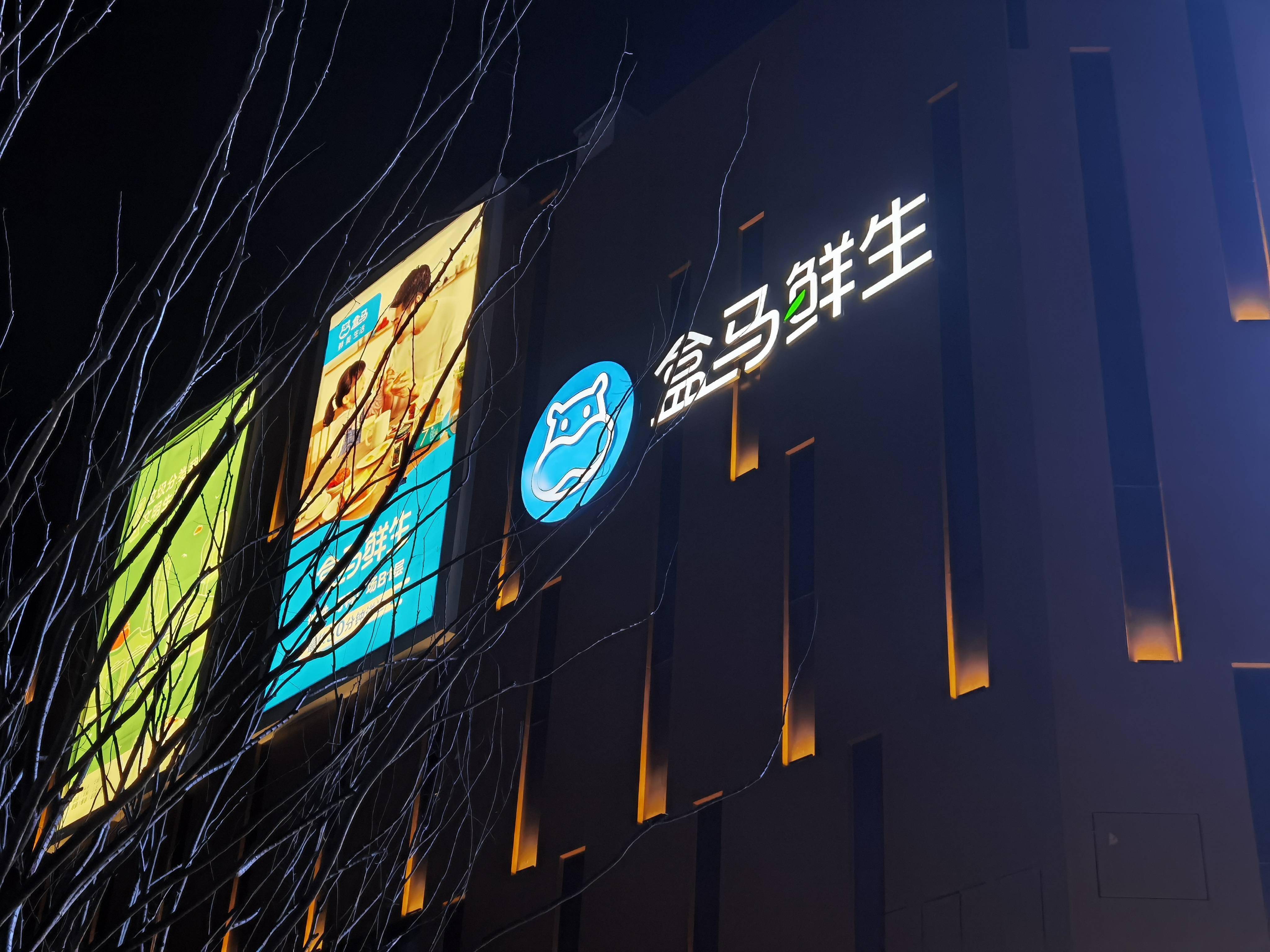 排队的盒马鲜生从南昌庐山南大道地铁站出口出来,便可以直接通达时代