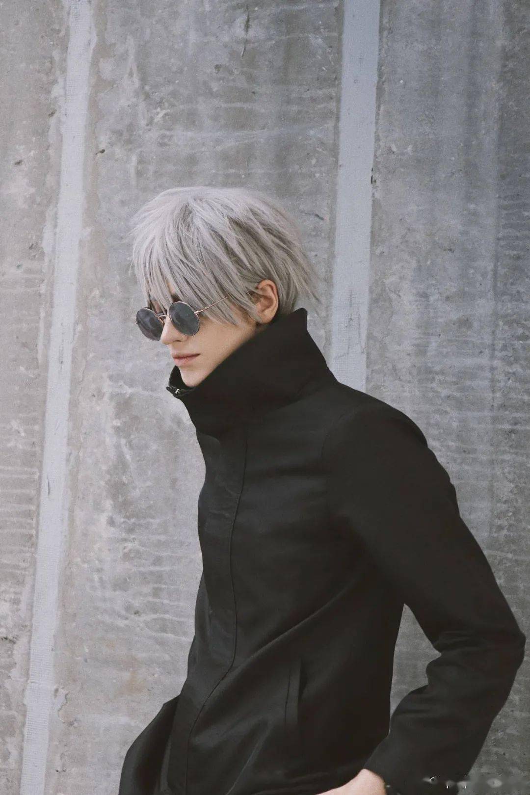 卡琳娜最出圈的帅哥图是动漫《咒术回战》的一个高人气男性角色五条悟