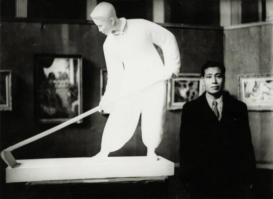 滑田友1946年创作完成《农夫》(又名《少年中国》)后,参加"中国留法