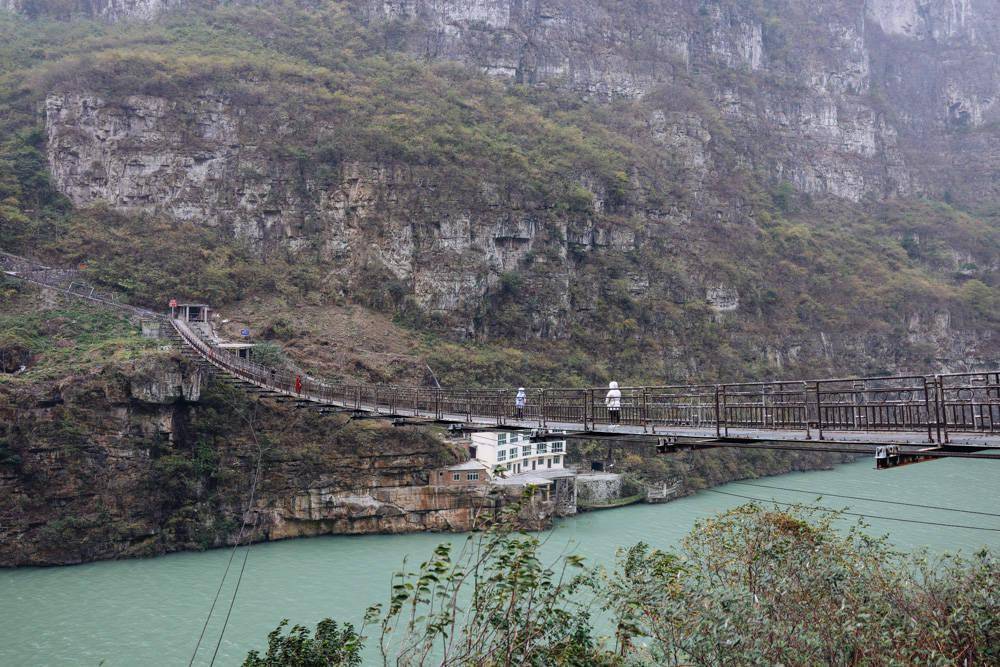 進入峽谷之前要看好天氣,儘量不要選在下雨天或者風太大的時候.3.